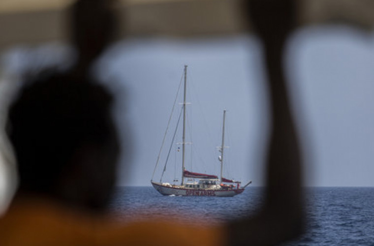 Italia vrea să-şi închidă porturile pentru vapoarele care salveaza migranti
