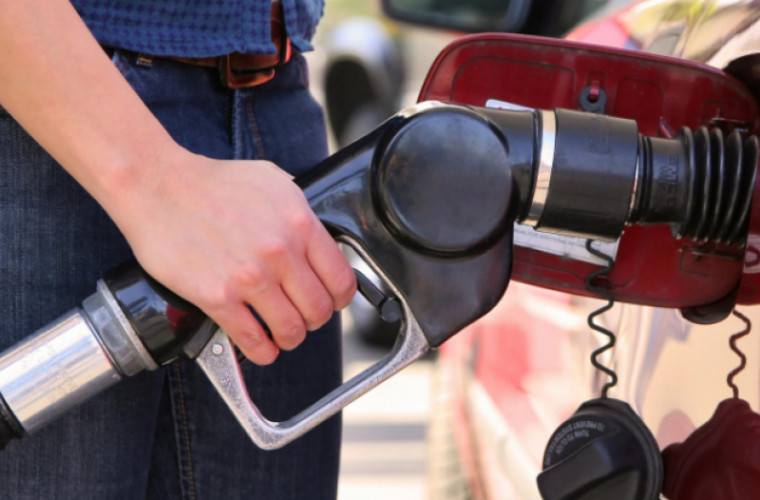 Instanța a suspendat ordinul ANRE de majorare a prețurilor la benzină și motorină