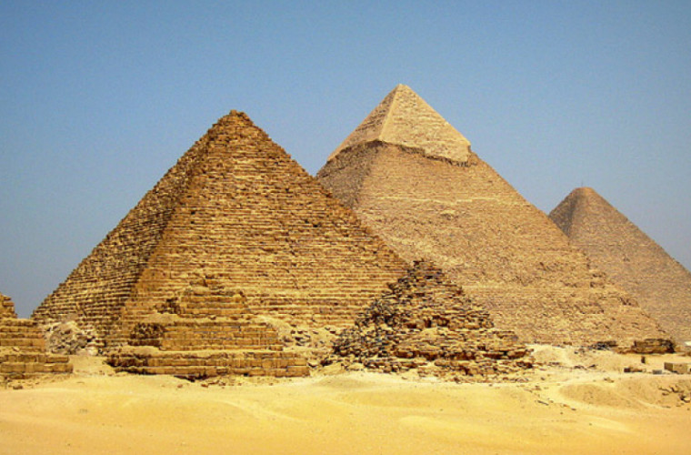 Encyclopedia never fragment Marea Piramidă din Giza deţine o proprietate remarcabilă