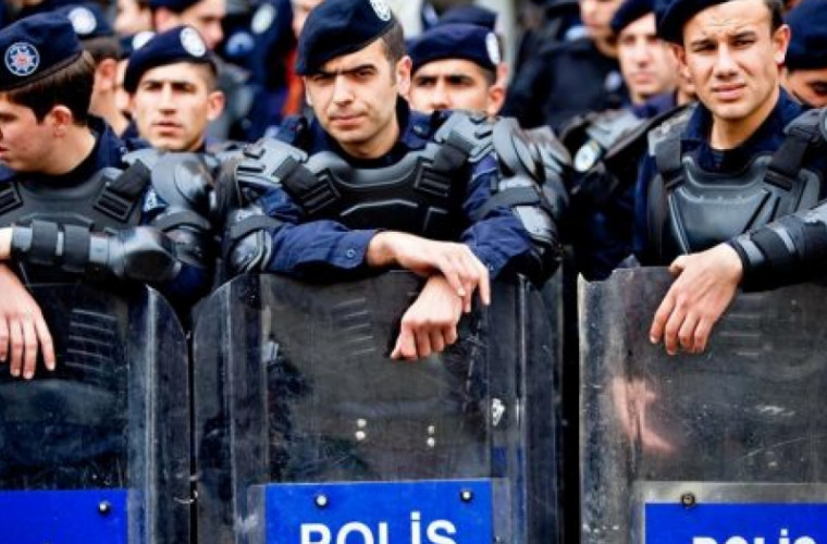 Un nou val de arestări în rîndul ofiţerilor, în Turcia