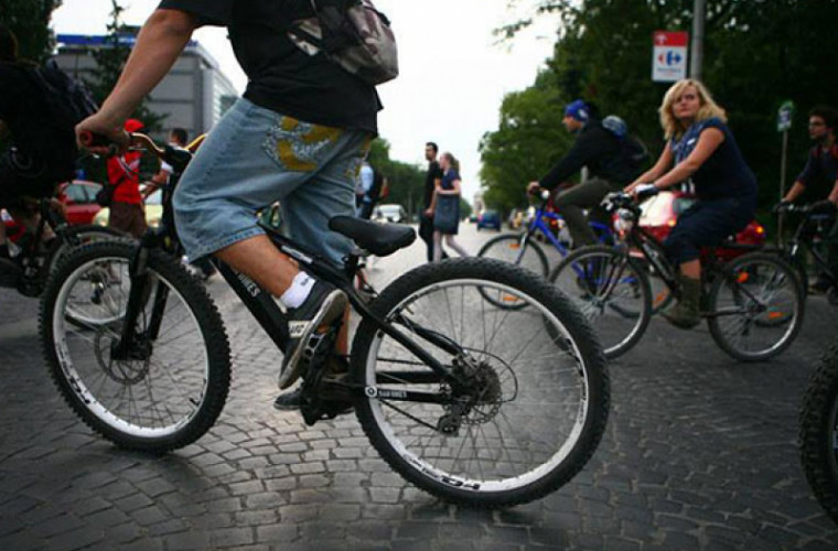 Toți egali în fața legii! O țară vrea să introducă amenzi pentru bicicliști 