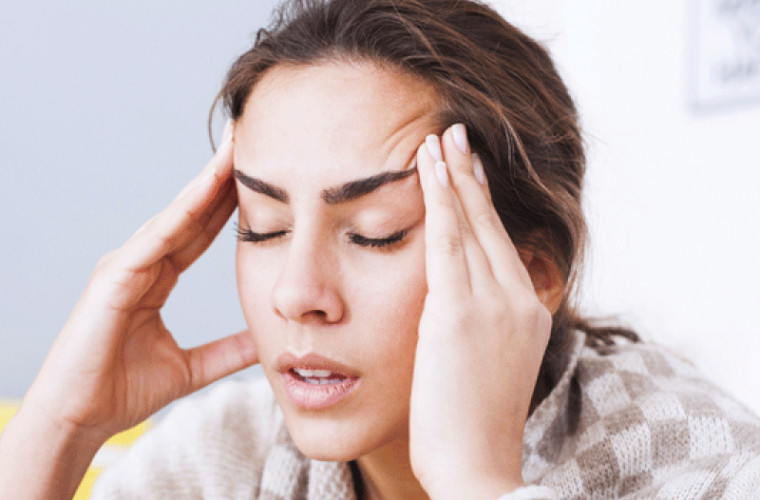 De ce femeile suferă mai des de migrene