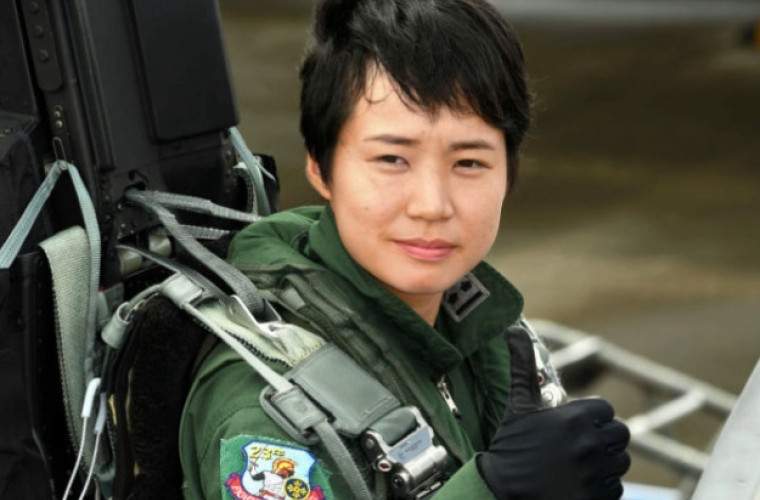Ea este prima femeie pilot de vînătoare din Japonia