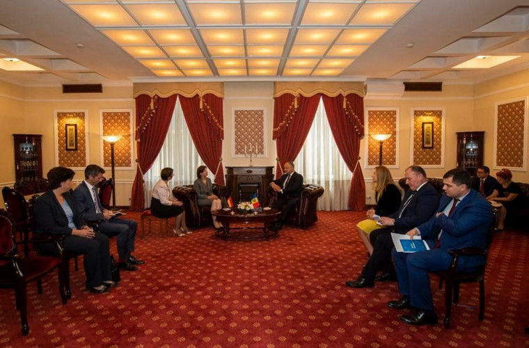 Cinci noi ambasadori în Moldova