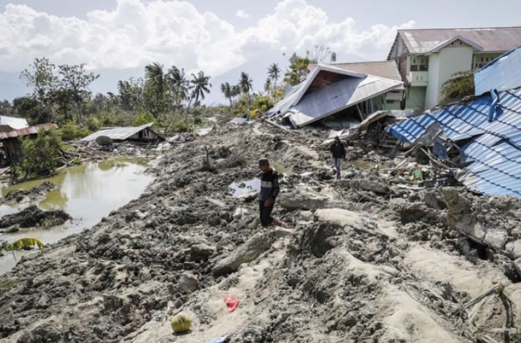 Землетрясение в Индонезии: жуткие последствия сняли со спутника