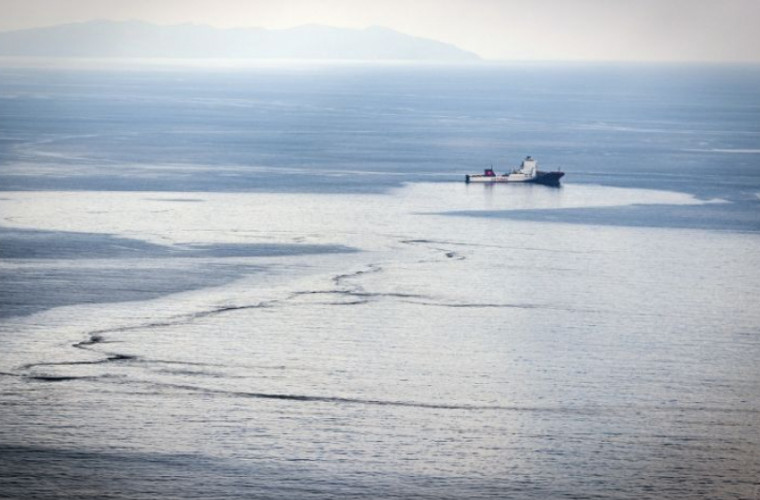 Pată uriașă de petrol în Mediterană