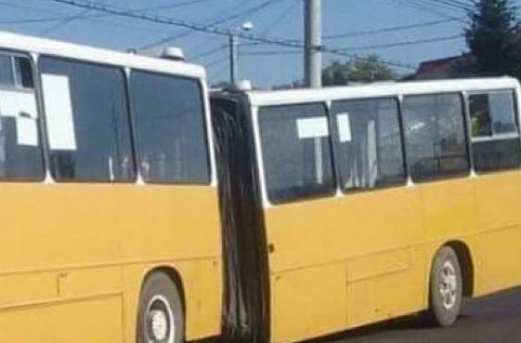Sa întîmplat într-o țară din UE: Un autobuz care transporta călători s-a rupt în jumătate