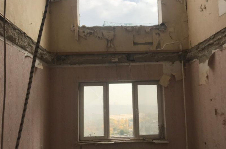 Cum decurg lucrările de reconstrucție a apartamentelor avariate în urma exploziei (FOTO)