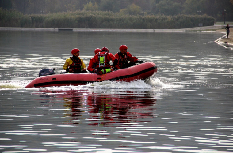 Молдавские и британские спасатели провели операции по спасению людей в водоемах