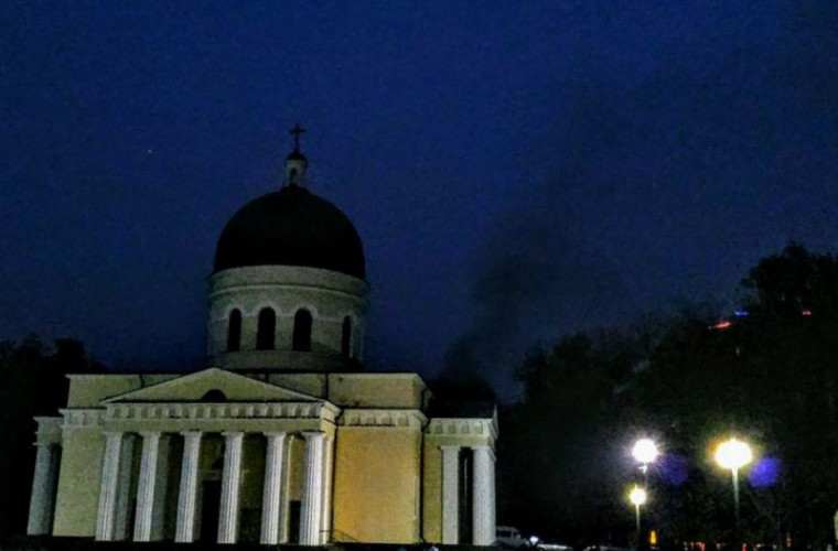 INCENDIU: Nor de fum negru deasupra Catedralei Mitropolitane din Chișinău