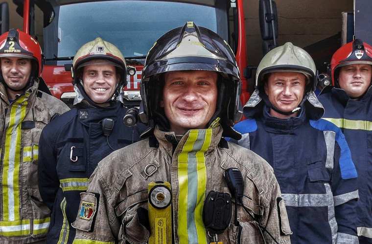 Cel mai cunoscut pompier din Moldova și-a luat rămas bun de la colegi