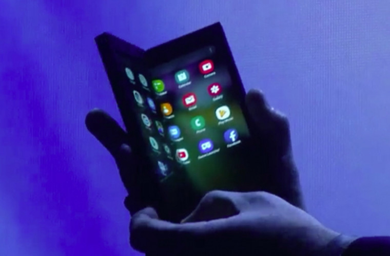 Samsung a prezentat telefonul flexibil (VIDEO)
