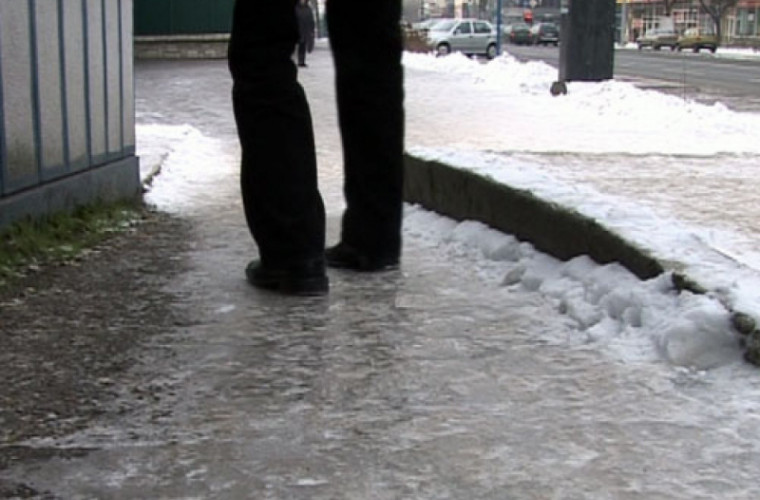 Mai multe persoane din Capitală au suferit traumatisme din cauza ghețușului