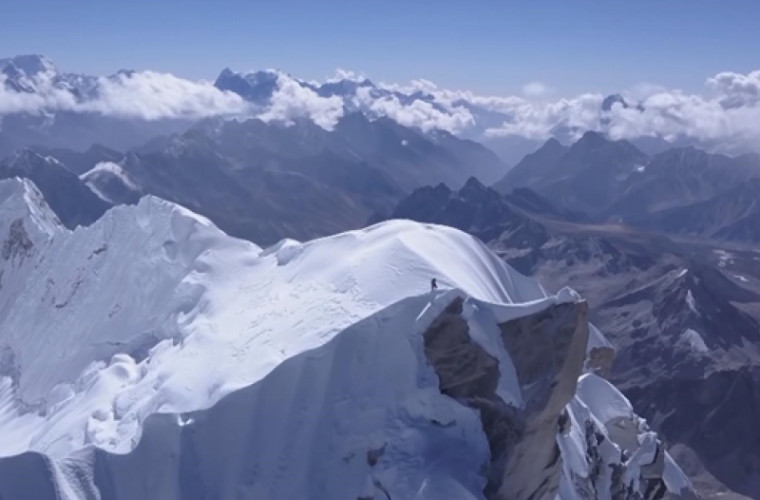  Un amator de sporturi extreme a cucerit Himalaya din a patra încercare (VIDEO)