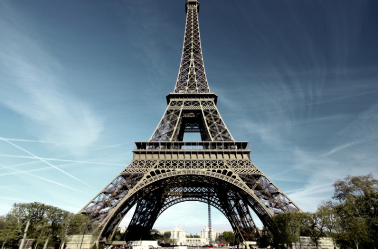 Turnul Eiffel şi alte obiective turistice vor fi închise sîmbătă
