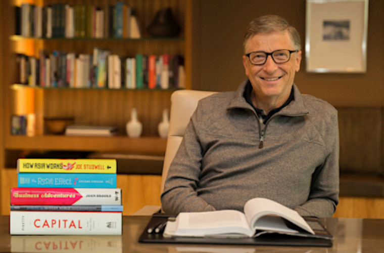 Bill Gates a publicat titlurile cărţilor sale preferate din 2018