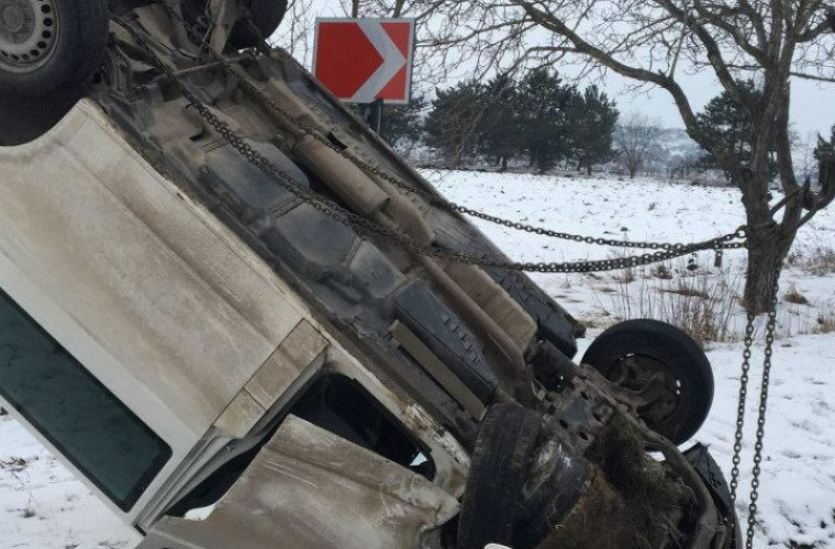 Accident în apropiere de Bălți: Două mașini s-au răsturnat (FOTO)