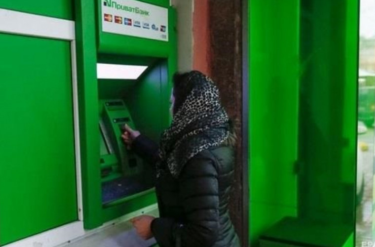 În Ucraina, schimbul valutar va putea fi efectuat prin bancomate