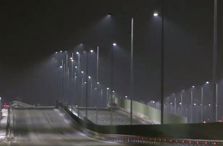 Hoții au lăsat o jumătate de autostradă fără lumină