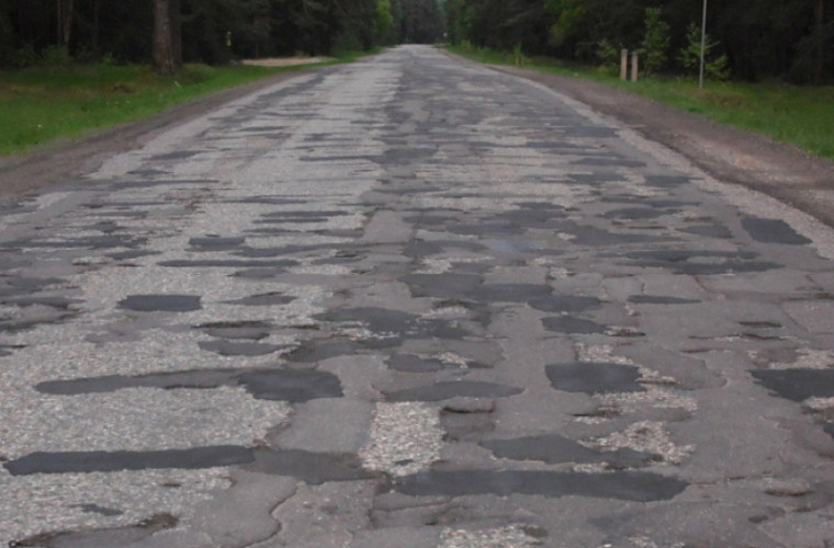  Moldova se află la sfîrșitul unui top privind calitatea drumurilor 