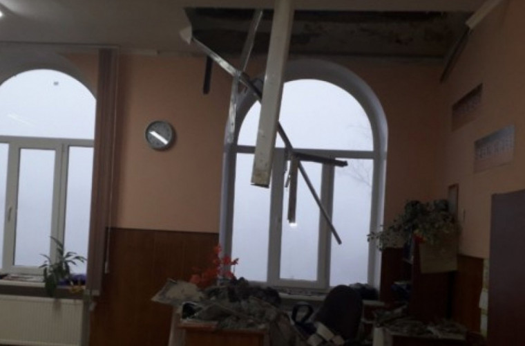 Podul unei școli din Bălți s-a prăbușit în fața clasei (VIDEO)