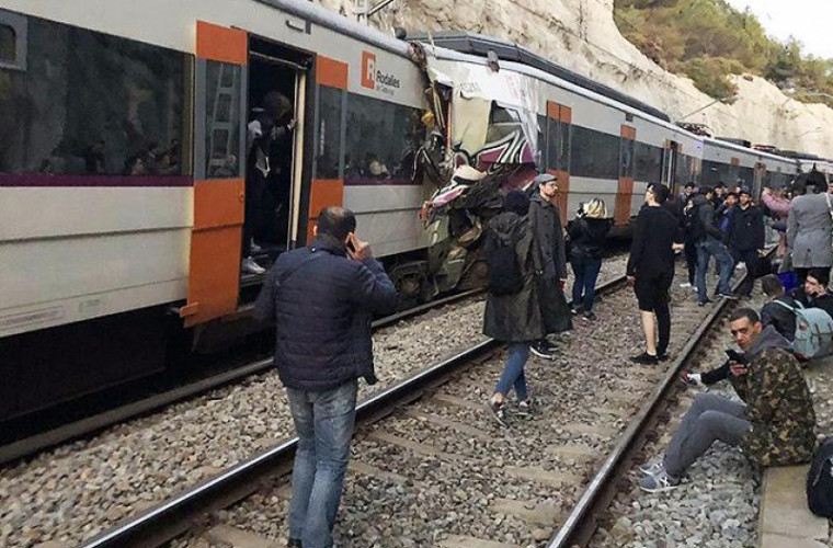 Accident feroviar în Spania: Cel puţin un mort şi aproape 100 de răniţi