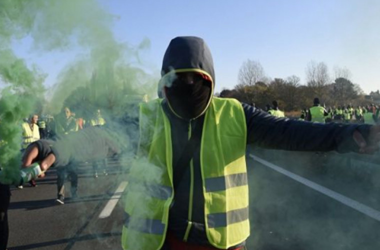 Franţa: Vestele galbene au ieşit din nou în stradă