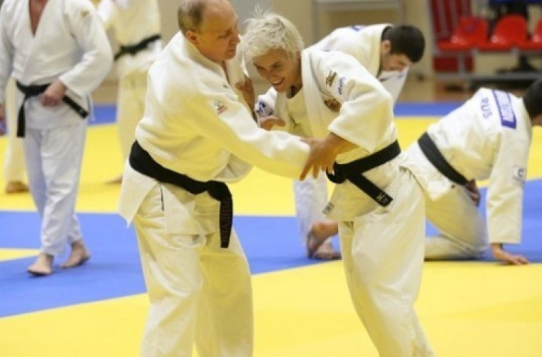 Putin a luptat pe covor cu un campion olimpic (VIDEO)