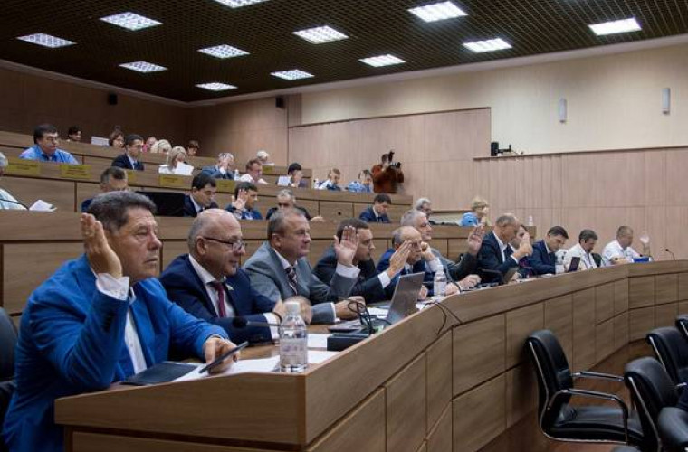 Глава Приднестровья поддержал идею сокращения депутатов 