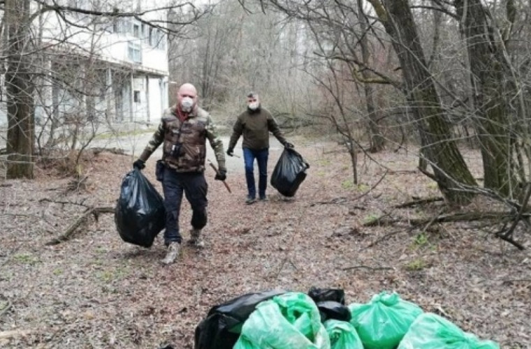 "Orașul fantomă" de lîngă Cernobîl, curățat de gunoiul lăsat de turiști