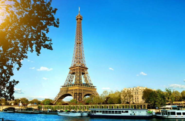 Motivul pentru care mai multe statui din Paris au rămas fără cap