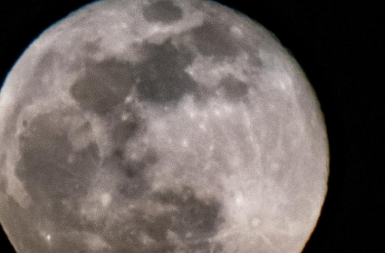 Craterele părții îndepărtate a Lunii au surprins oamenii de știință