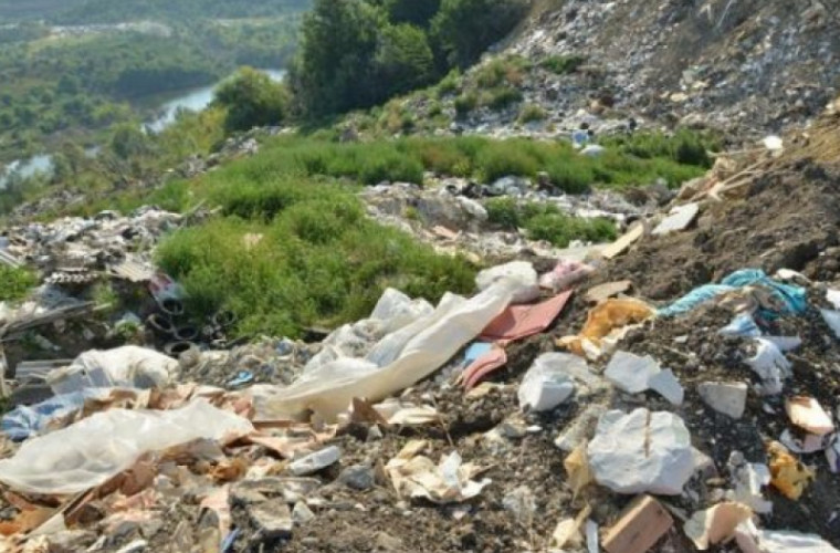 O gunoiște din satul Mihailovca creează probleme localinilor