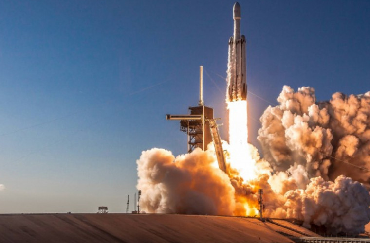 Cea mai puternică rachetă din lume, a companiei SpaceX, lansată în această dimineaţă 