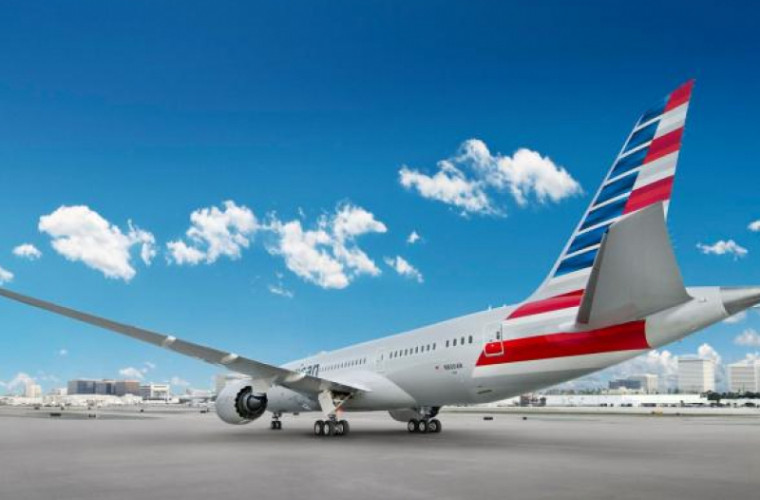 American Airlines i-a cerut unei pasagere să-și acopere hainele în timpul zborului