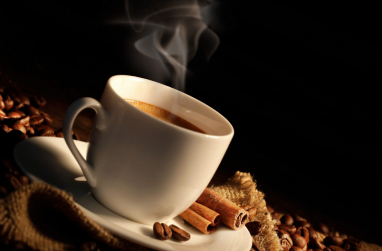 Studiu: consumul zilnic de cafea nu reduce riscul de apariție a cancerului