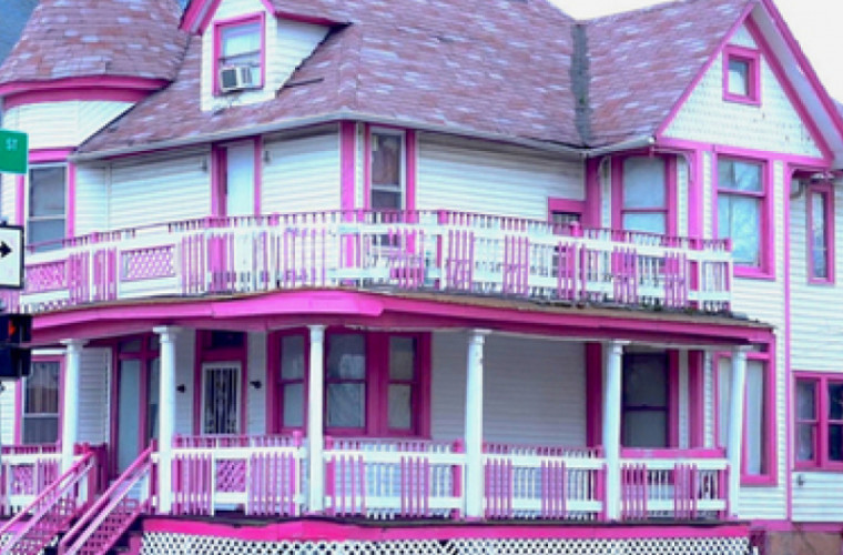 O familie din SUA a cerut 300 de mii de dolari pentru a salva "Casa Barbie" 