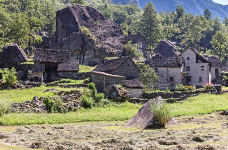 Case scoase la vînzare cu doar 1 dolar, într-un sat din Elveţia
