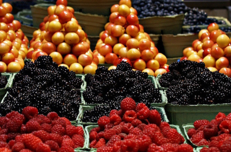 Эксперты назвали самые полезные августовские фрукты и ягоды