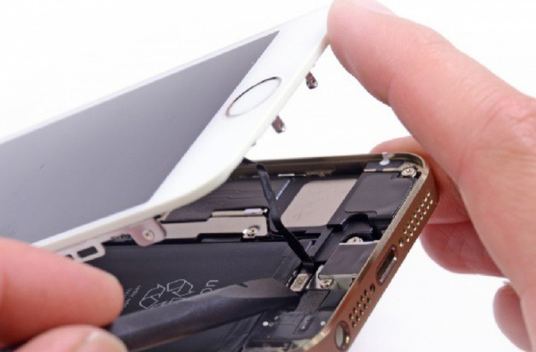 Ce funcție îți blochează Apple dacă îți repari iPhone-ul singur