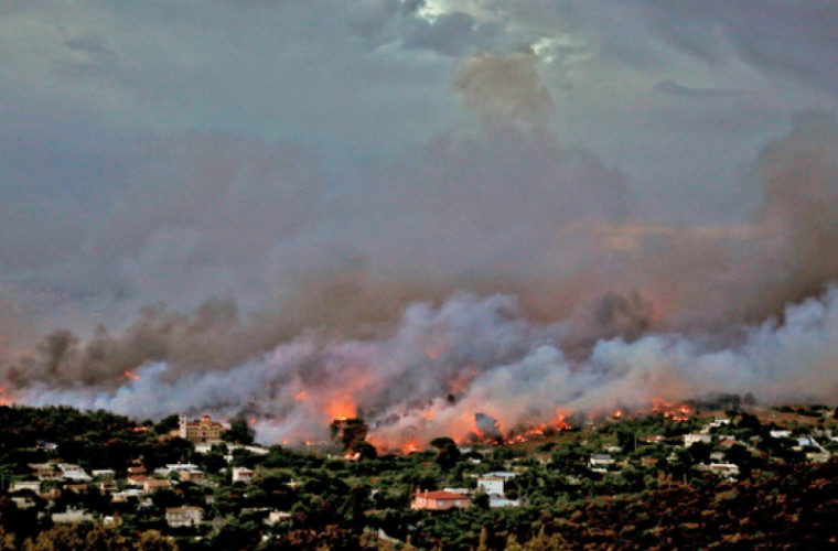 Caniculă, vînt și secetă, în Grecia. Pomperii luptă cu peste 50 de incendii