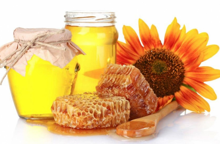 Cum deosebim mierea naturală de cea contrafăcută