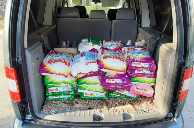 Cercetat de vameși după ce în mașina lui au fost găsite peste 300 de kg de detergenți (FOTO) 