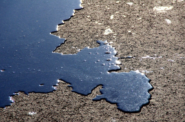 Misterioasele pete de petrol, cu origine necunoscută, care au poluat peste 100 de plaje din Brazilia