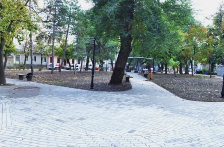 Amenajarea scuarului G. Coșbuc din capitală, finalizată (FOTO)