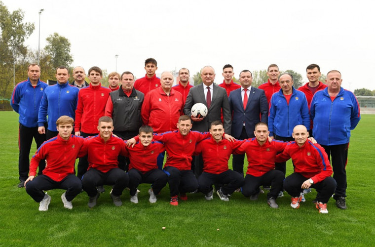 Dodon și președintele FMF s-au întîlnit cu echipa de futsal a Moldovei (FOTO)