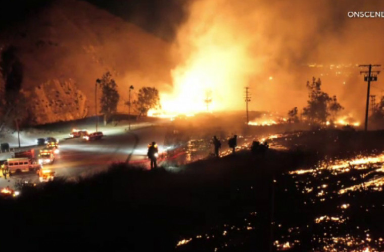Население Калифорнии эвакуируют из-за лесных пожаров