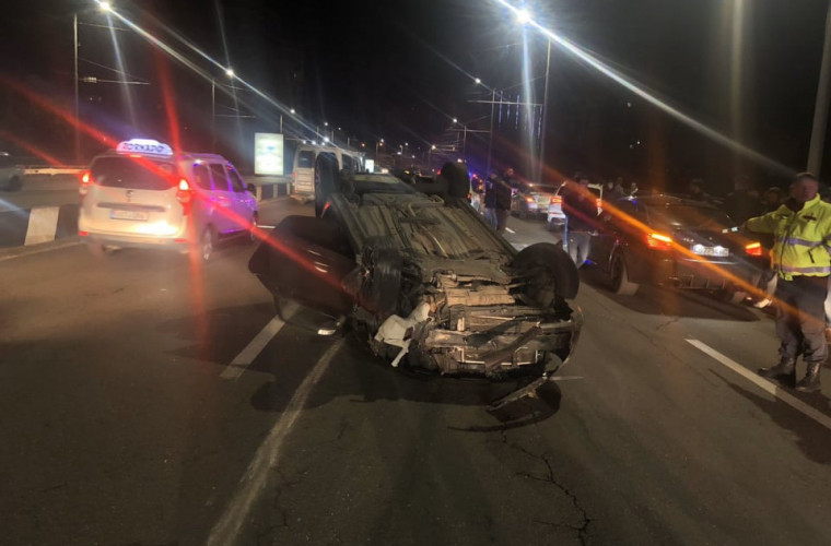 O şoferiţă s-a răsturnat cu maşina în Chişinău