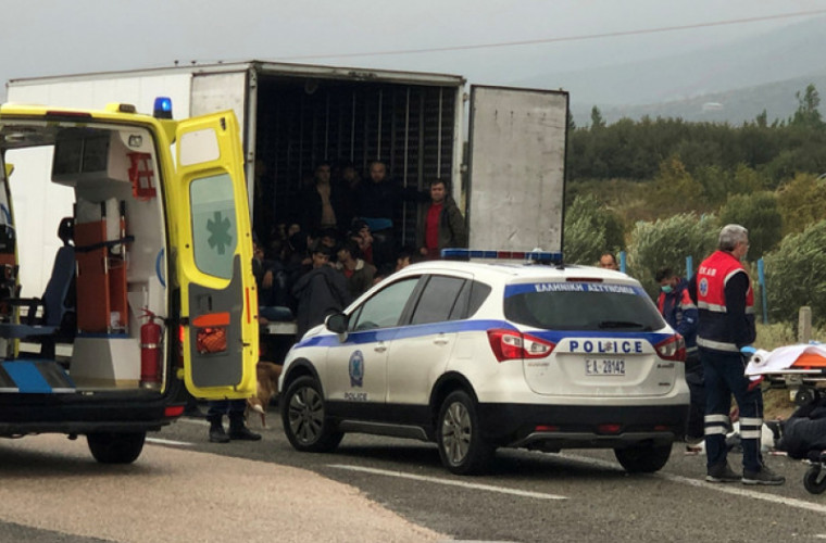 41 de migranți, transportați într-un camion frigorific, găsiți în urma unui control