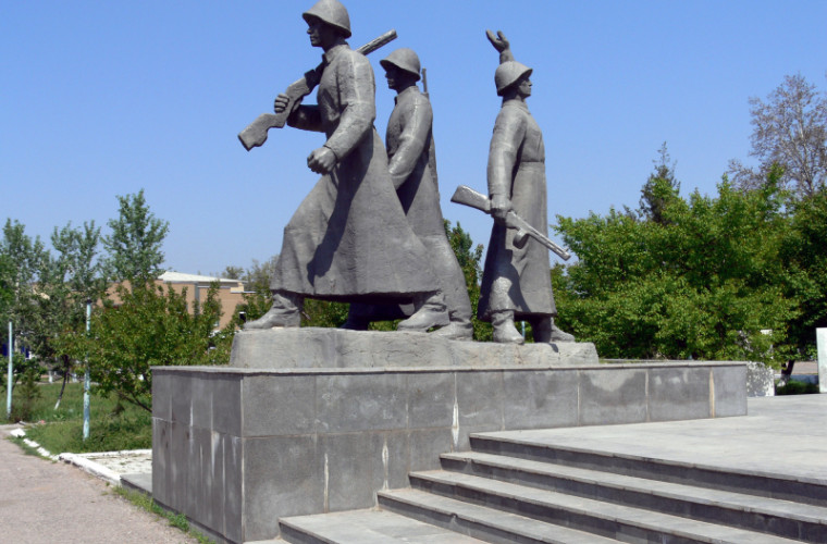 Rusia cere pedepsirea vandalilor care au profanat memorialul „Eternitatea” 